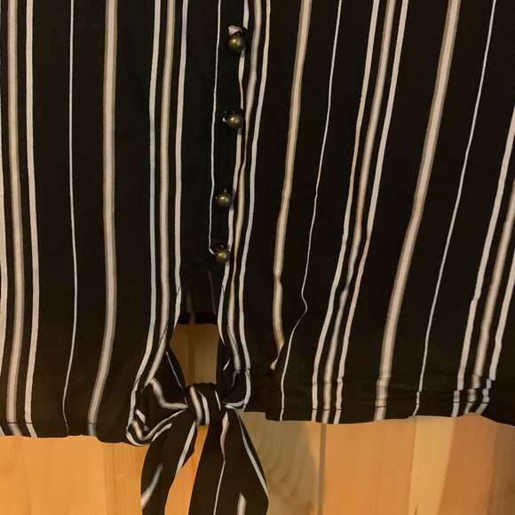 NEW! Maurices Top - Picture 6 of 11